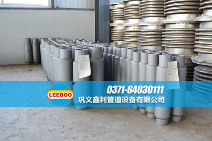 鑫利<a href=http://www.aymor.cn target=_blank class=infotextkey>補(bǔ)償器</a>車間一角