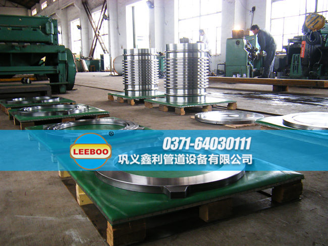 鑫利<a href=http://www.aymor.cn target=_blank class=infotextkey>補(bǔ)償器</a>組裝車間
